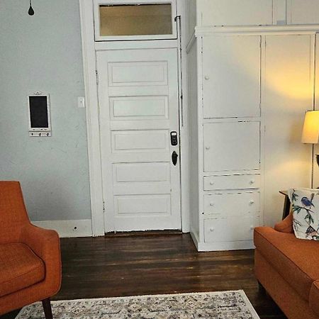 شقة Mins From Downtown & Dining, Dauphin Darling 2 موبايل المظهر الخارجي الصورة