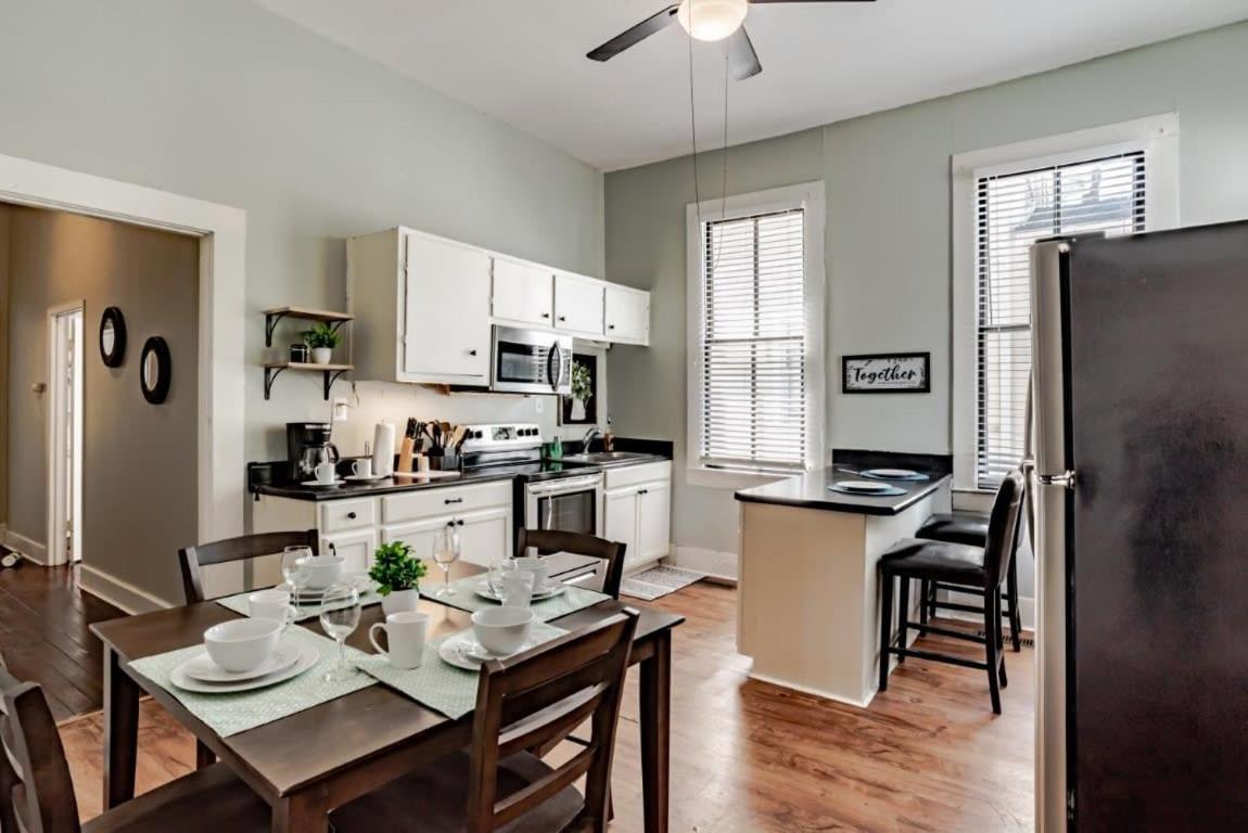 شقة Mins From Downtown & Dining, Dauphin Darling 2 موبايل المظهر الخارجي الصورة