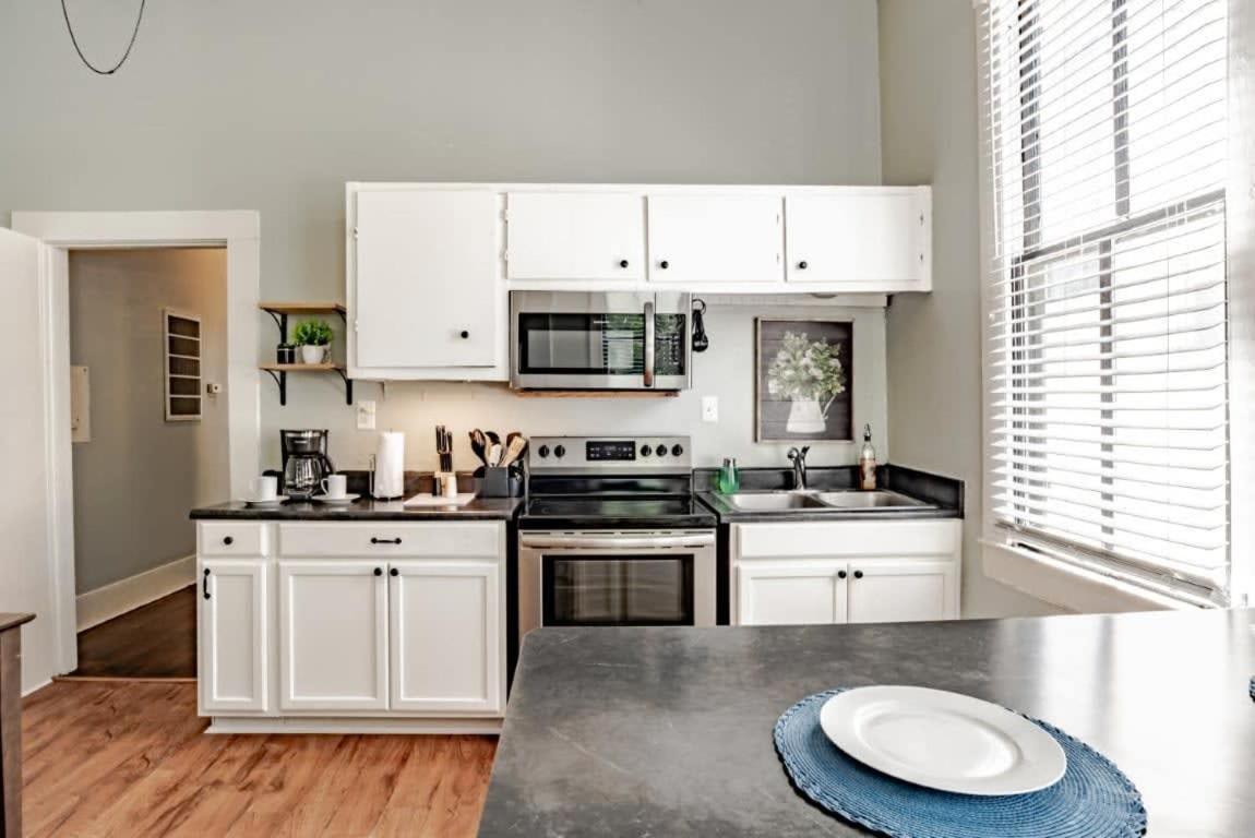شقة Mins From Downtown & Dining, Dauphin Darling 2 موبايل المظهر الخارجي الصورة