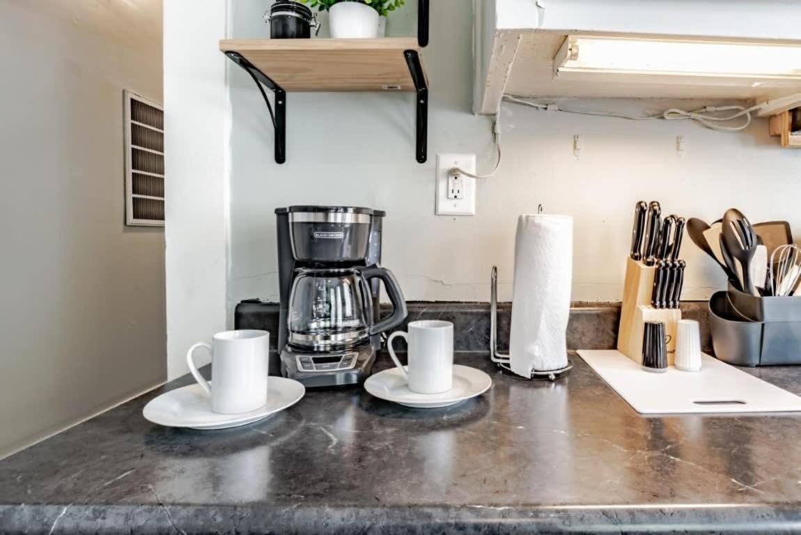 شقة Mins From Downtown & Dining, Dauphin Darling 2 موبايل المظهر الخارجي الصورة