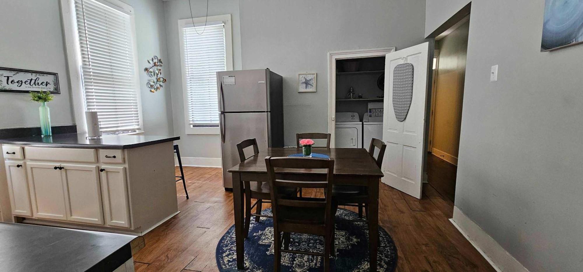 شقة Mins From Downtown & Dining, Dauphin Darling 2 موبايل المظهر الخارجي الصورة