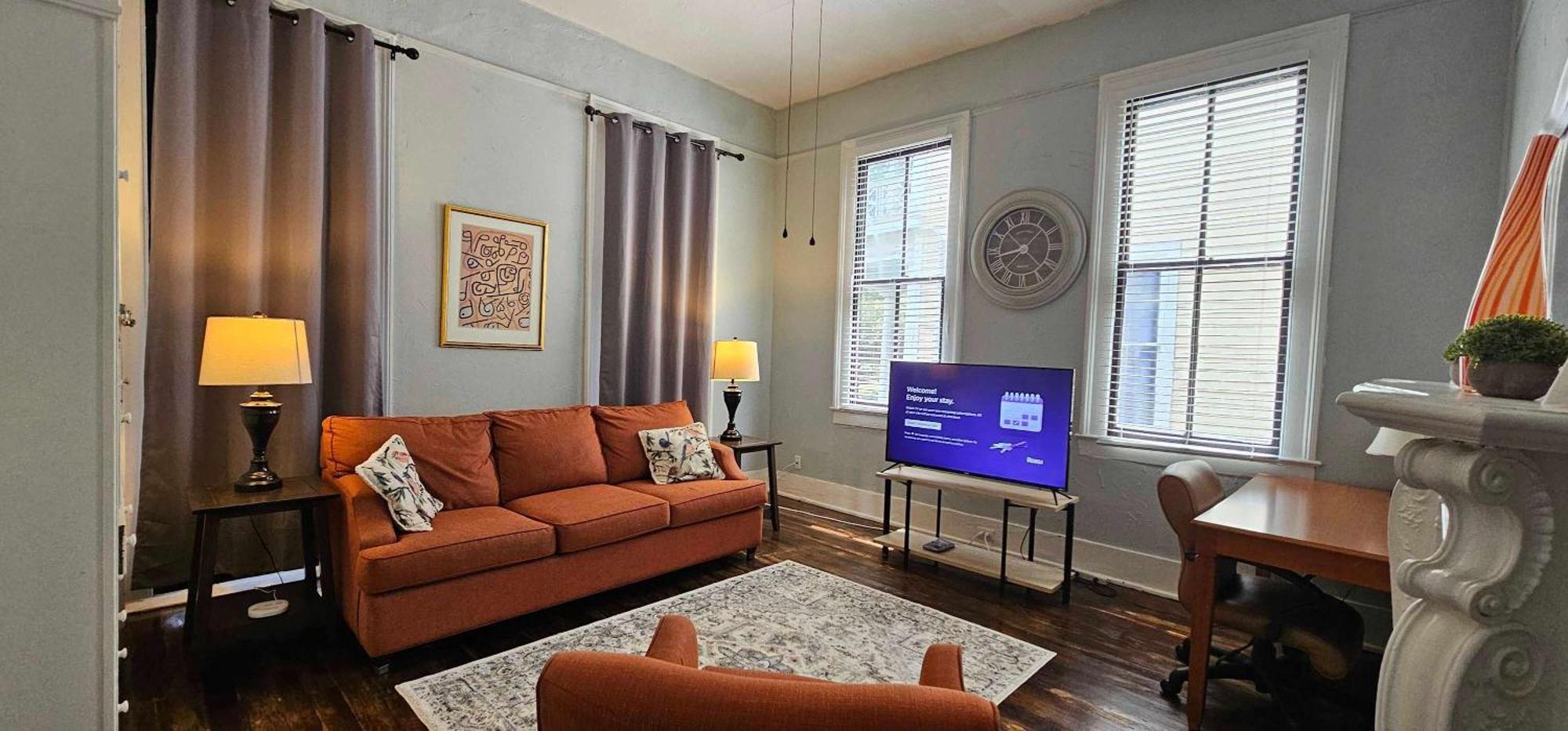 شقة Mins From Downtown & Dining, Dauphin Darling 2 موبايل المظهر الخارجي الصورة